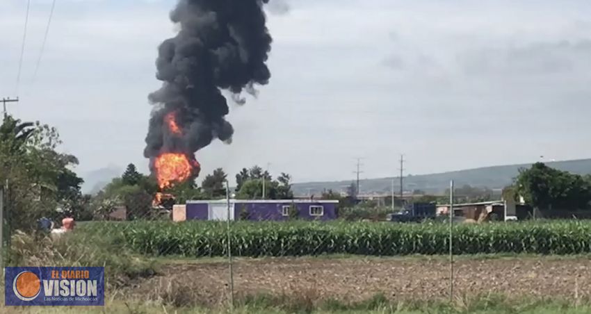 Explosión en ducto de Pemex en Celaya deja al menos dos muertos