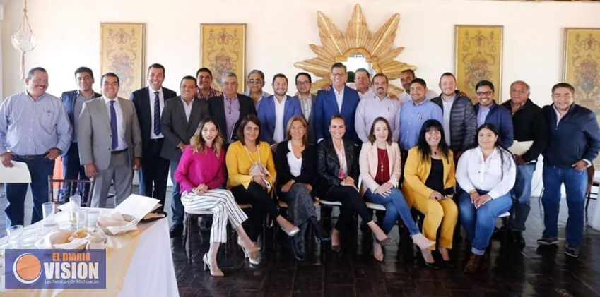 Se reúne Juan Bernardo Corona con alcaldes perredistas 