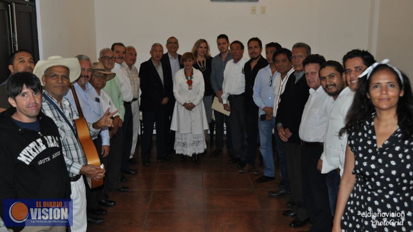 La Senadora Blanca Piña, recibe merecido reconocimiento de académicos 