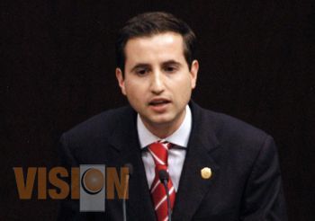 Diputados del PRI entorpecen vida democrática de México: Torres Ibarrola