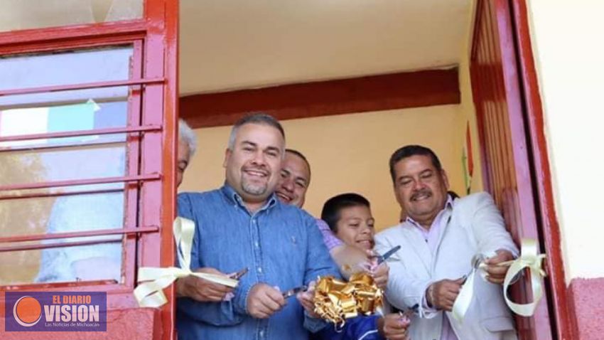 Rahabilitan aulas de la Telesecundaria de Puerto del Obispo 