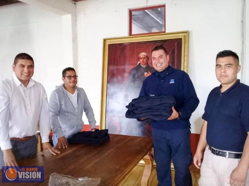 Entregan uniformes a Protección Civil y Seguridad Pública de Tingambato 