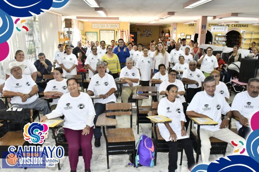 Jesús Gómez Gómez, entrega visas a Palomas Mensajeras
