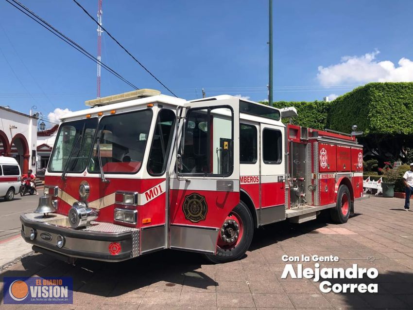 Alejandro Correa, entregó un camión Motobomba al cuerpo de Bomberos Voluntarios Fénix