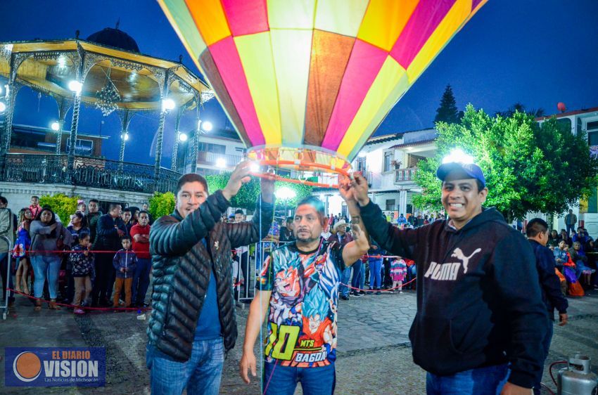 Se llevo a cabo el Festival del Globo en Tingambato 