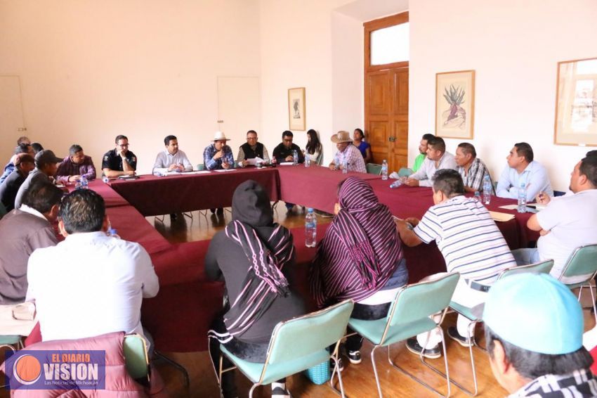 Atiende Segob a comunidad indígena de Acachuén