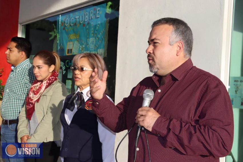 El alcalde Jesús Mora, entrega apoyo para a la Secundaria Técnica número 158 de de Santa Ana