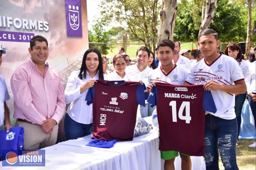 Adriana Campos Huirache, inaugura la Copa Telmex Telcel 2019 de futbol