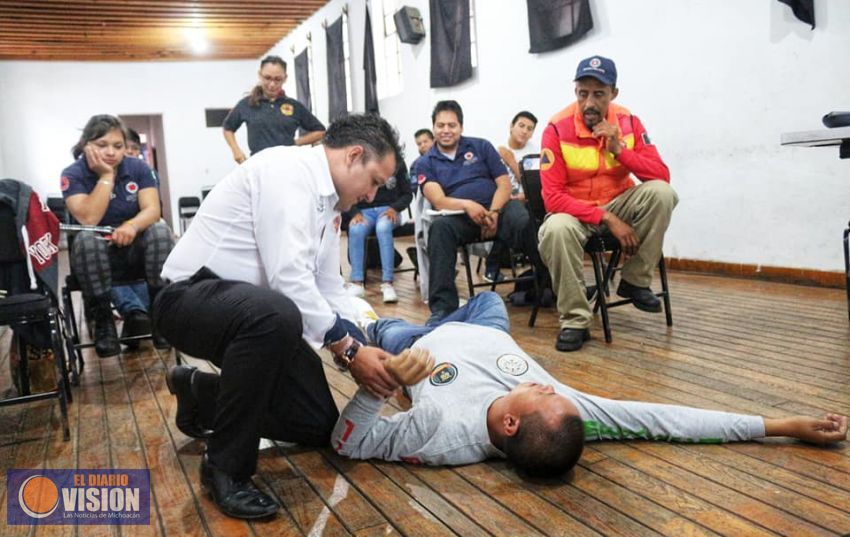 Protección Civil Muncipal de Paracho toman cursos de capacitación
