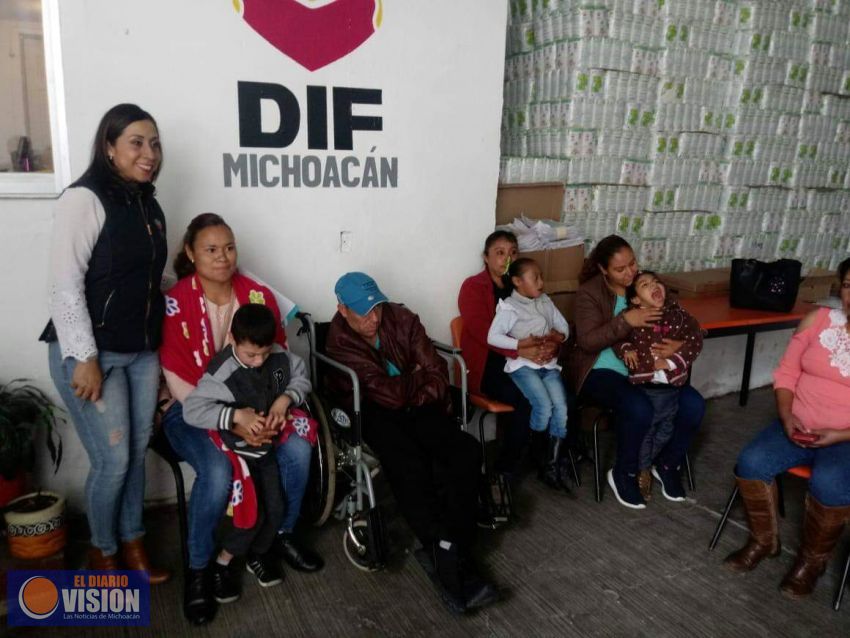 DIF Municipal de Nahuatzen entrega becas a personas con discapacidad