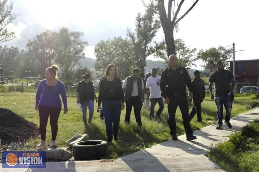 Macarena Chávez, supervisa construcción de un Desayunador en la Escuela “Gertrudis Bocanegra”