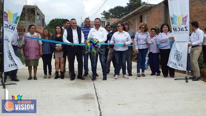 Luis Felipe León Balbanera, inauguró la pavimentación de la calle Ramón López Velarde