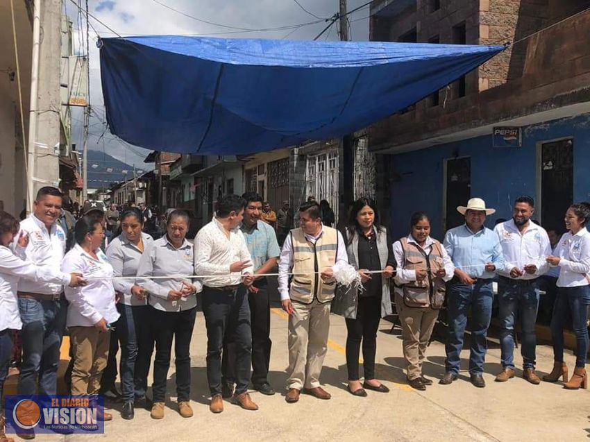 Mayra Morales, inauguró el revestimiento con concreto hidráulico de la calle Francisco I. Madero