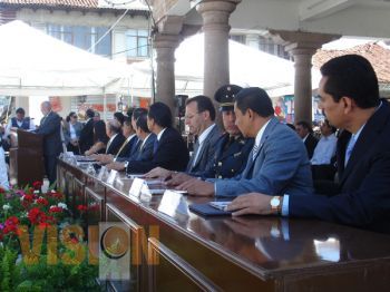 Pasarela de candidatos y partidos, en acto luctuoso