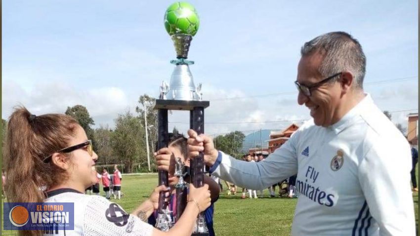 Alejandro García Serna, inauguró la temporada 2019-2020 de la Liga Municipal de Huiramba