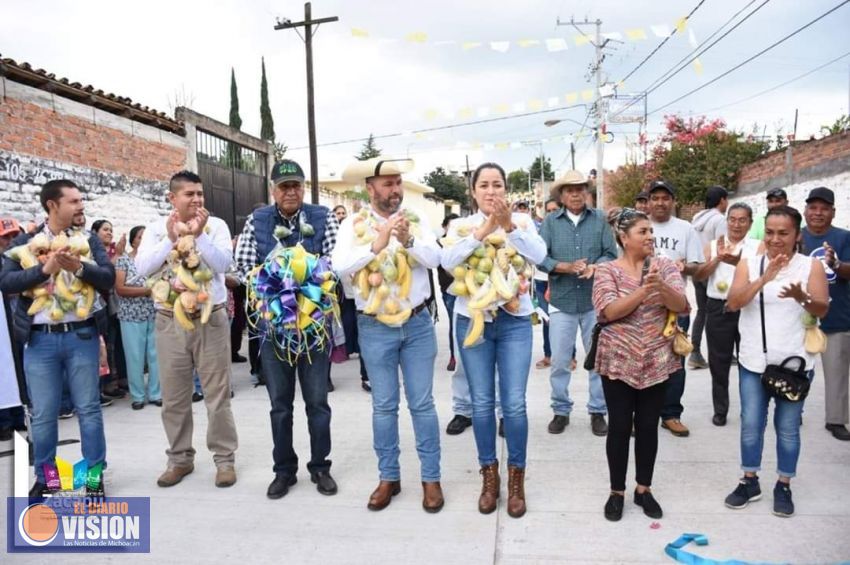 Luis Felipe León Balbanera, inaugura inauguró los trabajos de pavimentación de Tarejero