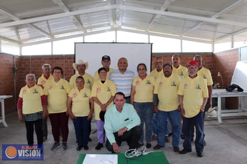 Alcalde Lupe Coria, se reunió con el tercer grupo de Palomas Mensajeras que viajarán a EU