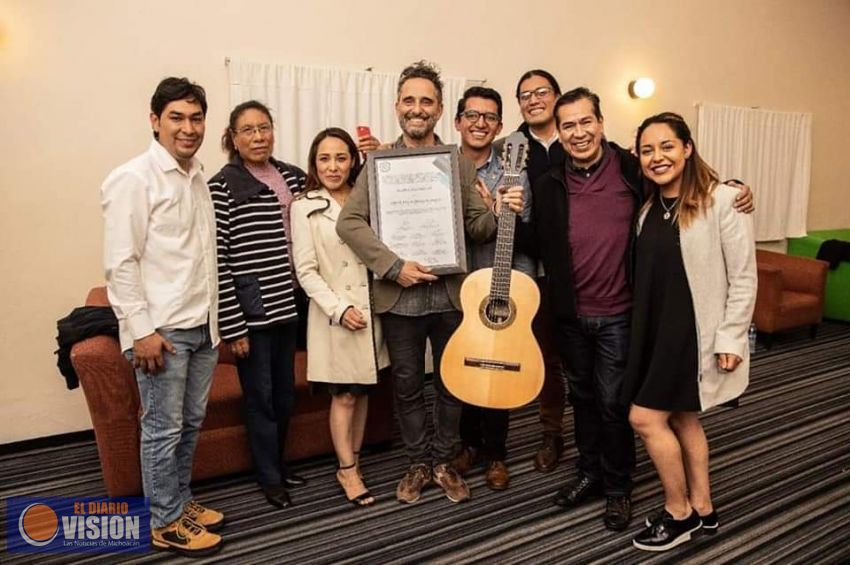 Ayuntamiento de Paracho, entregó el reconocimiento de 