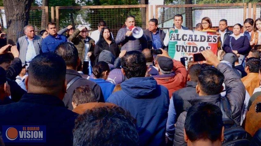 Por un frente común entre municipios, pugna Víctor Manríquez