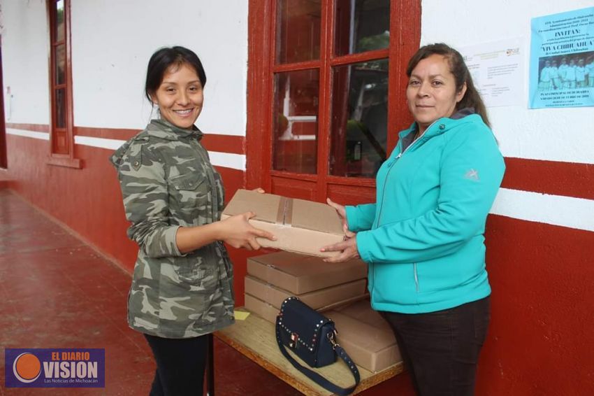 Ayuntamiento de Huiramba, entregó equipos de cómputo