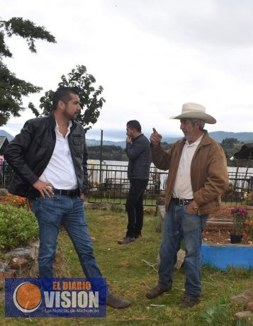 Adrián Melgoza Novoa, revisó las obras que se realizan en la plaza principal, panteón y del rastro 
