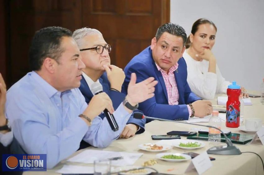 Víctor Manríquez, da seguimiento a proyectos y recursos del FAEISPUM 2019