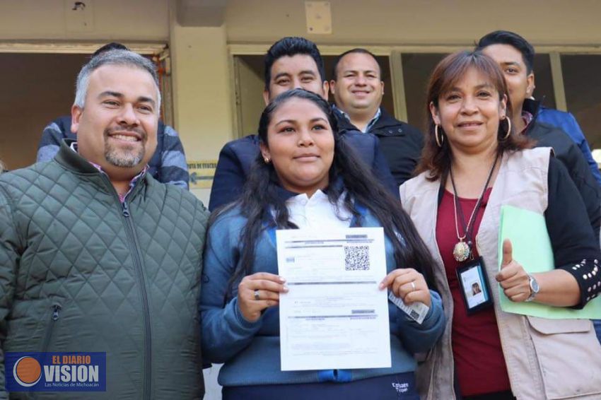 Entregan las Becas “Benito Juárez” a alumnos del Cobaem de Tuxpan