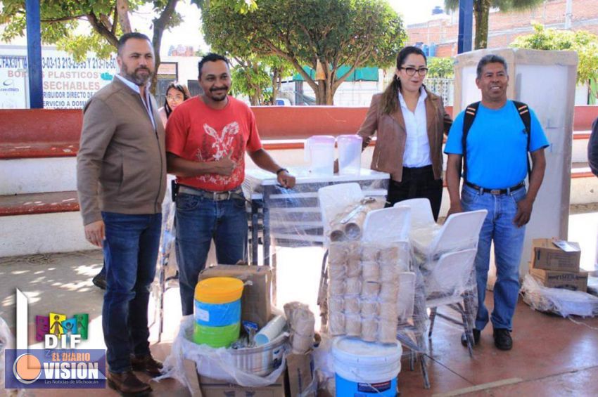 El DIF Zacapu, entregó equipamiento para desayunadores escolares
