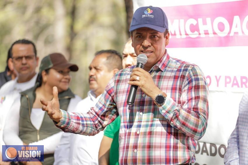 Toño García, hace limpieza en Cerro Hueco, pulmón de Tacámbaro 