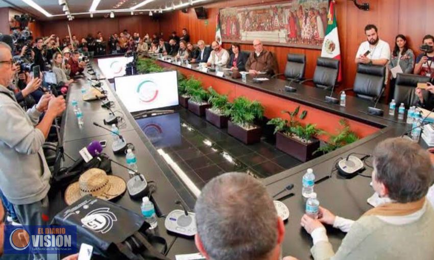 Senado recibe a comitiva de Marcha por la Paz 