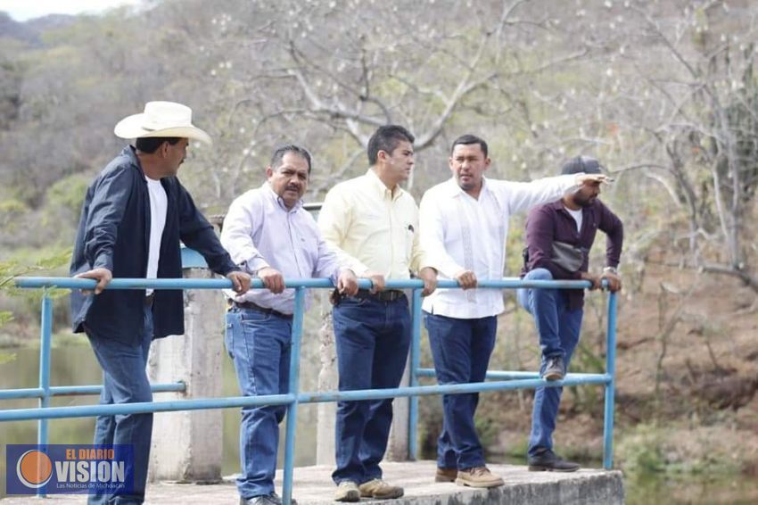  Lupillo Aguilera, gestiona recursos para una mayor infraestructura hidráulica para las comunidades