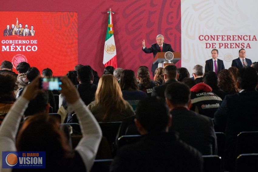 AMLO anuncia reformas para que fechas históricas sean festivas justo el día y no en puentes