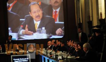 Leonel Godoy acude a sesión del Consejo Nacional de Seguridad Pública