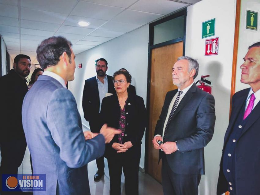 Alfonso Ramírez Cuellar líder de Morena, acude ante INE