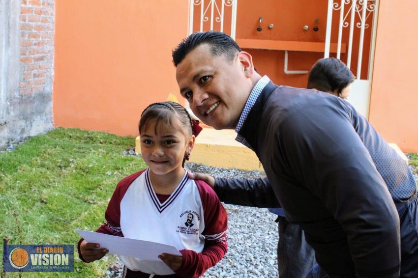 Adiós al apellido paterno; ahora madre y padre podrán elegir qué apellido del bebé va primero