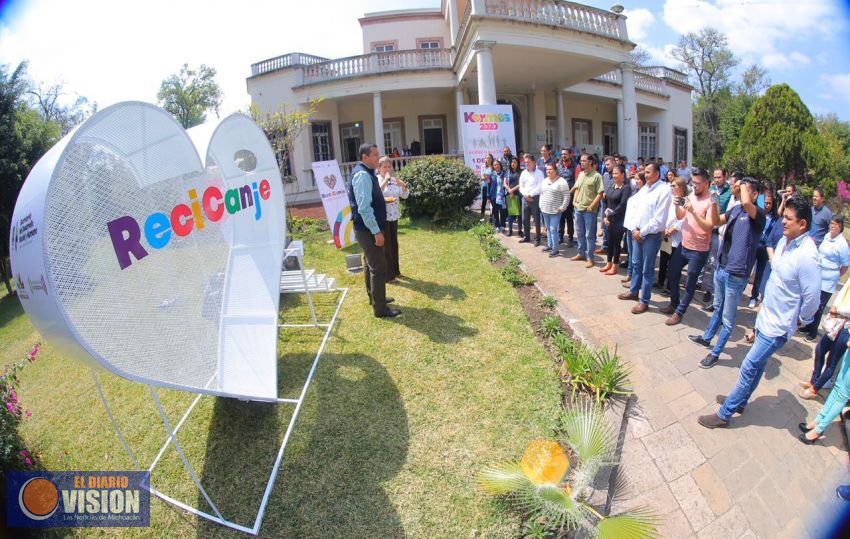 Colocan corazón de ReciCanje en instalaciones del DIF Michoacán