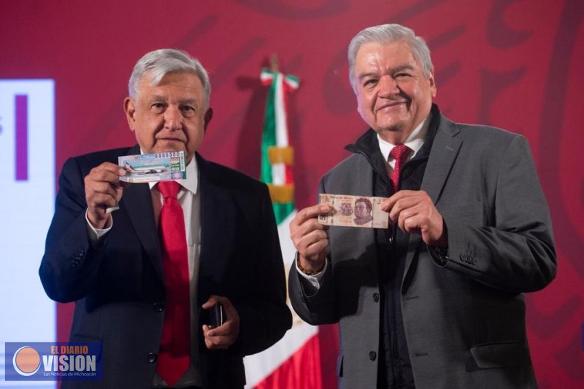 AMLO compra el primer cachito para la rifa del avión presidencial