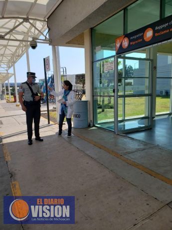 Personal de sanidad internacional mantiene la revisión de pasajeros de vuelos extranjeros