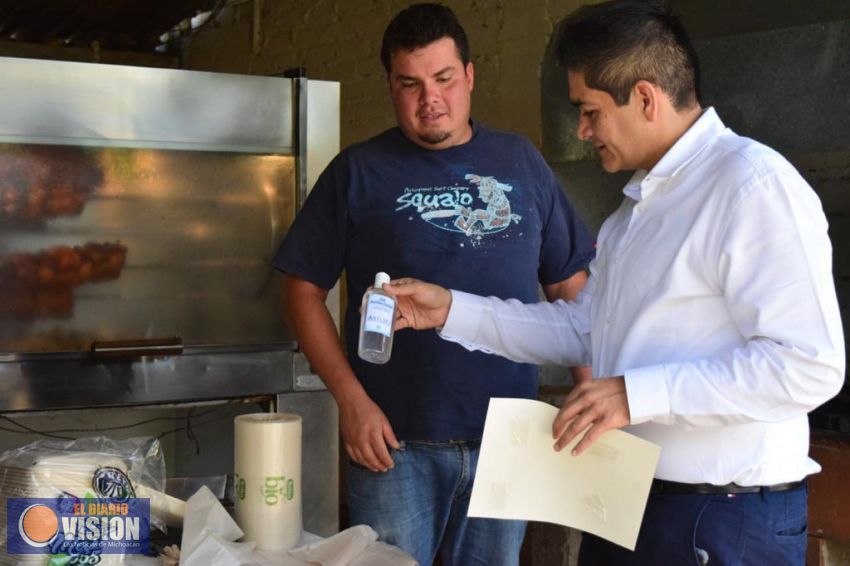 Arturo Hernández distribuye materiales y recomendaciones para prevenir el contagio de Covid19