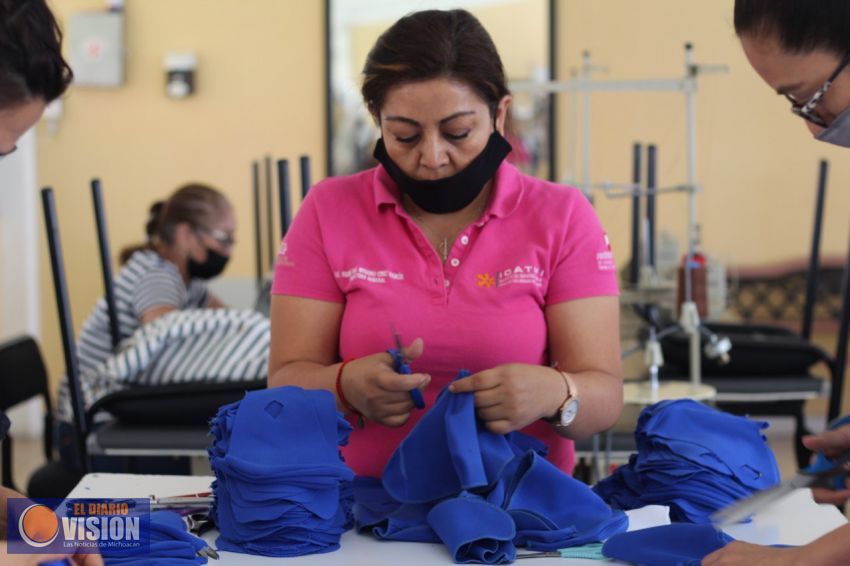 Comienza Icatmi elaboración masiva de cubrebocas