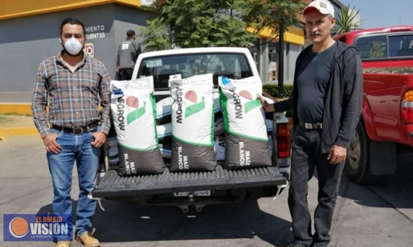 Ayuntamiento de Zacapu, entrega apoyos para insumos a productores y agricultores 