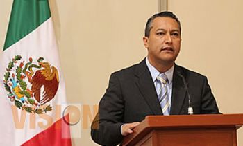 El pleno de la Cámara de Diputados guarda un minuto de silencio en memoria de Blake Mora 