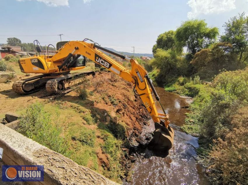 Rehabilitan en Salvador Escalante 17 km de caminos rurales 