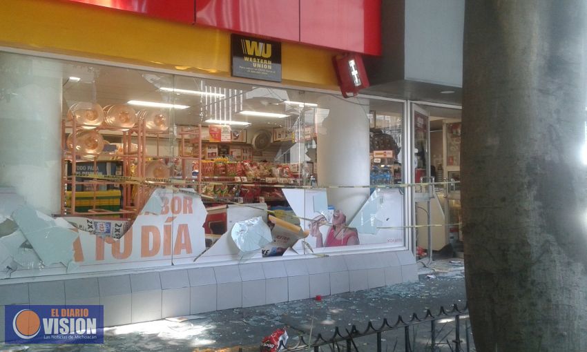 Encapuchados causan destrozos en CDMX por asesinatos de Floyd y Giovanni López