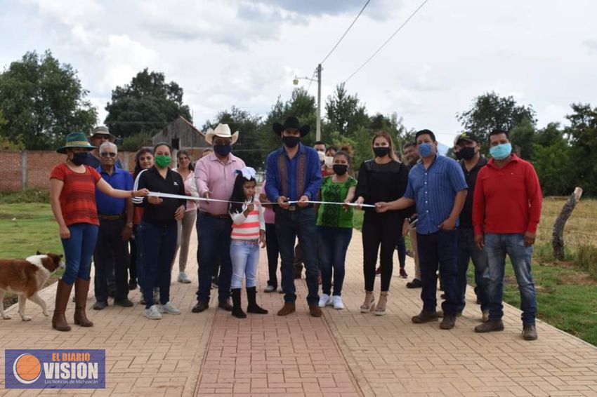 Inauguran, obras para mejorar la infraestructura pública, en el municipio de Erongaricuaro 