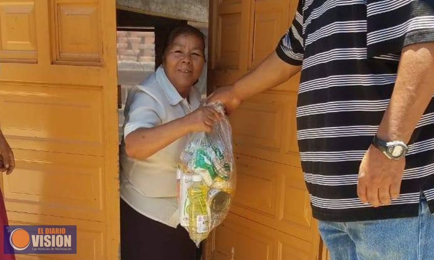 Ayuntamiento de Erongarícuaro, sigue entregando apoyos alimentarios a familias vulnerables 