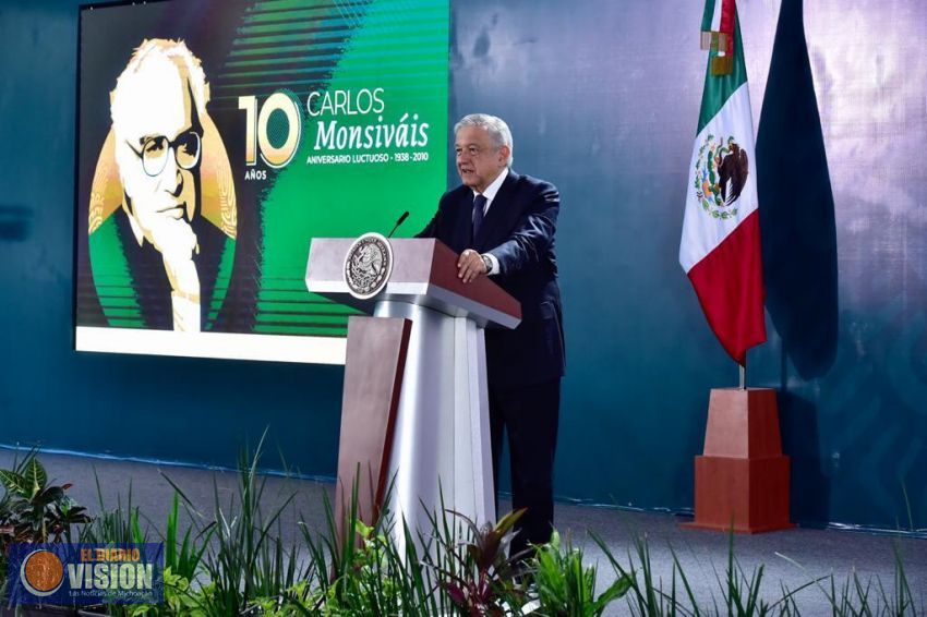 AMLO rinde homenaje a Carlos Monsiváis por su décimo aniversario luctuoso