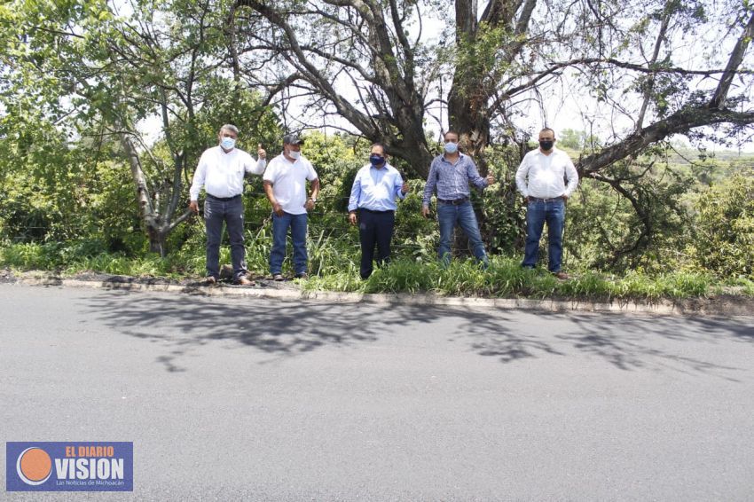 Supervisa Lupillo Aguilera rehabilitación de red carretera en Tacámbaro