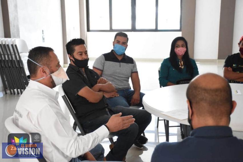 Luis Felipe León Balbanera, se reúne con integrantes del gremio de Gastrobares del Municipio
