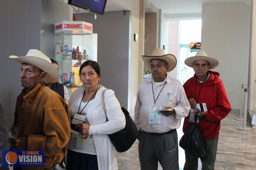 Gobierno de Michoacán reactivará programas “Palomas Mensajeras” pese al número de contagios en EU